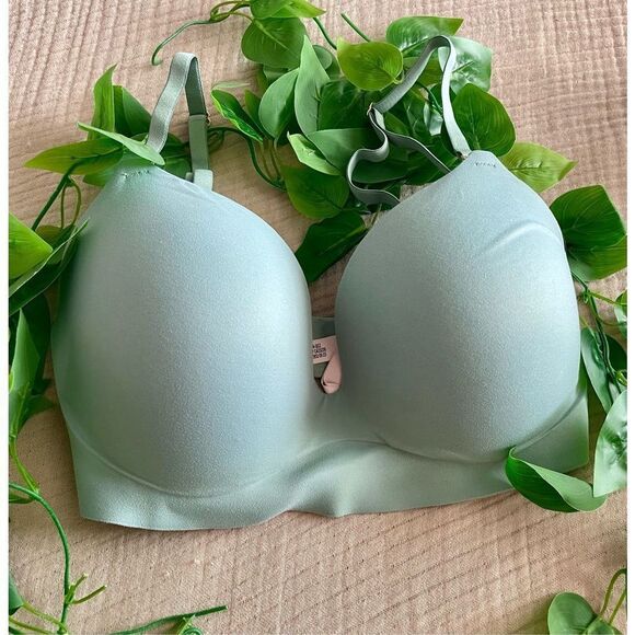 Victorias Secret Like A Cloud Push Up - Picture 2 of 5